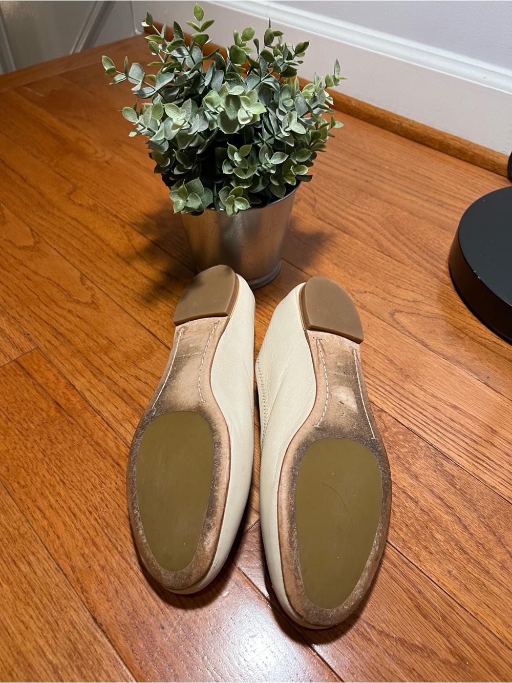 Tory Burch Cream Leather Logo Ballet Flats - Picture 3 of 3